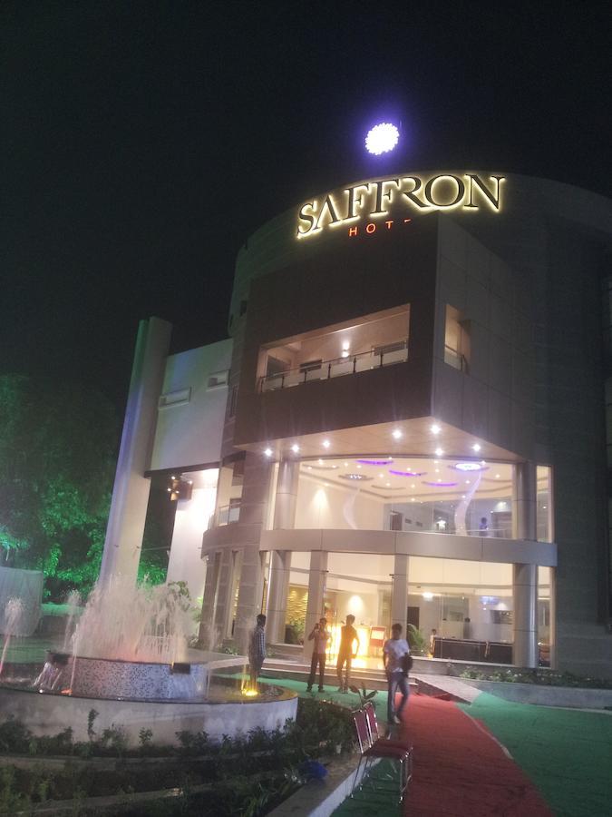 Saffron Hotel Jālna Екстериор снимка
